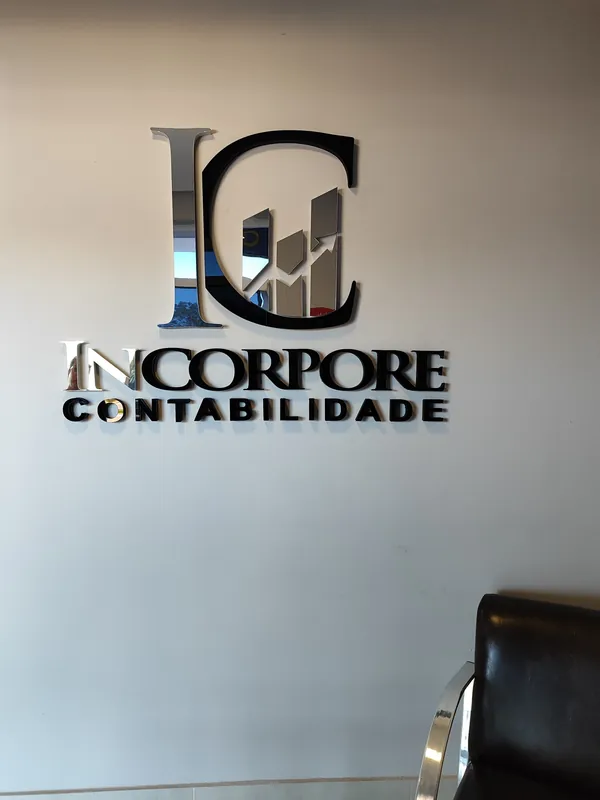 Trabalho da Acrílicos PMW para Incorpore Contabilidade: espelhado prata e preto