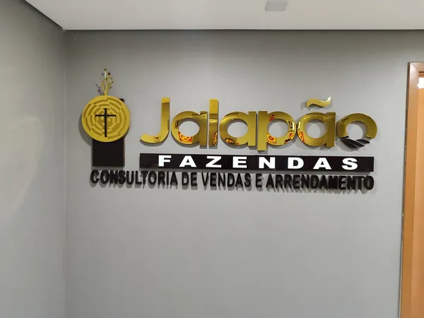 Trabalho da Acrílicos PMW para Jalapão Fazendas: espelhado dourado e preto